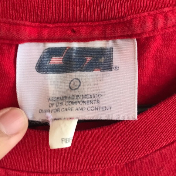 Tasmanian Devil Detroit Red Wings T-Shirt - Picture 3 of 4